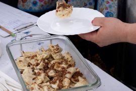 Naczynie w którym znajdują się pierogi