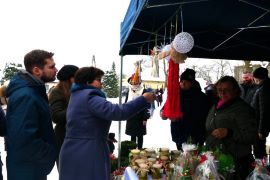 Stoisko wystawiennicze na kiermaszu bożonarodzeniowym 