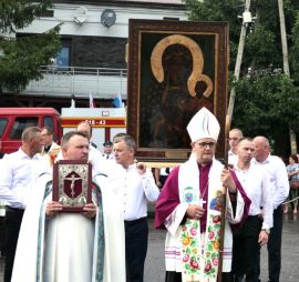 Procesja z obrazem Matki Bożej Jasnogórskiej 