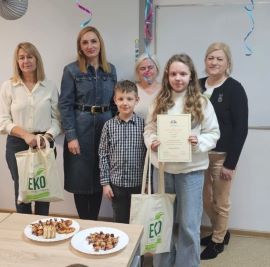 Grupa osób: dorośli i dzieci