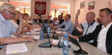 Radni podczas głosowania 