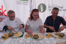 Jury konkursowe podczas kosztowania potrawy konkursowej 