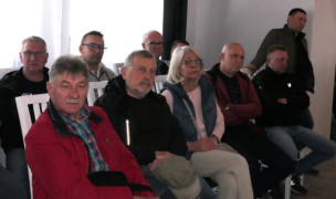 Grupa osób. Uczestnicy spotkania informacyjnego