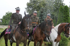 Mężczyźni na koniach 
