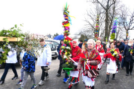 Uczestnicy procesji wielkanocnej 