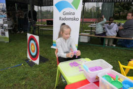 Dziewczynka podczas zabawy 