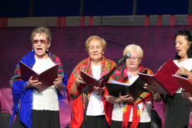 Chór "Serenada" podczas występu na dożynkach parafialnych w Szczepocicach  
