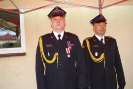 Dwóch mężczyzn w mundurach