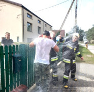 Lany Poniedziałek: strażacy polewają wodą mieszkańców 