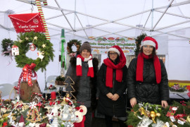 Stoisko wystawiennicze na kiermaszu bożonarodzeniowym 