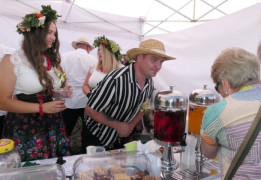 Stoisko wystawiennicze podczas dożynek wojewódzkich 