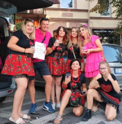 Grupa zadowolonych osób 