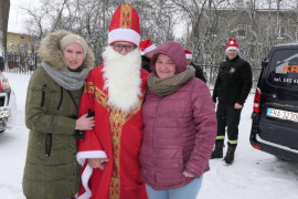 Mikołaj w towarzystwie kobiet 