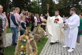 Moment święcenia wieńców dożynkowych 