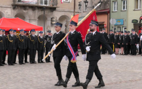 Defilada pocztu sztandarowego