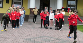 Konkurencja sportowa: uczestniczą rodzice i dzieci