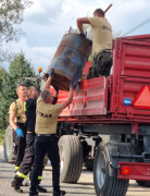 Strażacy odbierają od mieszkańców zużyty sprzęt AGD i RTV