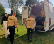 Strażacy odbierają od mieszkańców zużyty sprzęt RTV i AGD