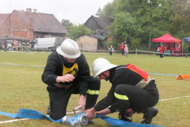 Strażacy podczas zawodów pożarniczych 