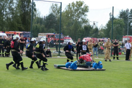 Strażacy podczas zawodów pożarniczych 