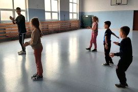 Dzieci podczas nauki tańca