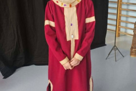 Dziewczynka w stroju damy dworskiej 