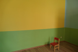 Sala lekcyjna w trakcie remontu Trwa malowanie ścian