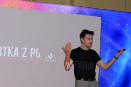 Grzegorz Sawoński - menedżer projektu " Innowacyjna historia" podczas wyjaśniania zasad projektu