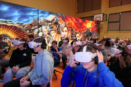Uczestnicy projektu "Innowacyjna historia" w okularach VR