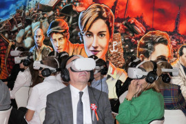 Uczestnicy projektu "Innowacyjna historia" w okularach VR