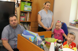 Kobieta, mężczyzna i dwoje dzieci 