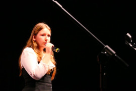 Lena Koćwin podczas występu artystycznego