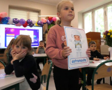 Dziewczynka podczas występu 