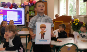 Chłopiec podczas występu 