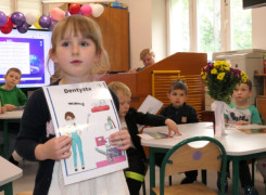 Dziewczynka podczas występu 