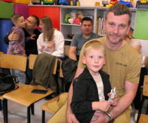 Mężczyzna i mały chłopiec 