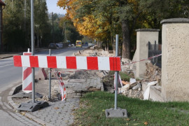 Zniszczone ogrodzenie